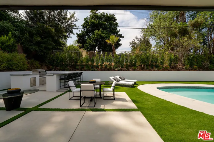 20748 Burbank Boulevard, Woodland Hills, California 91367