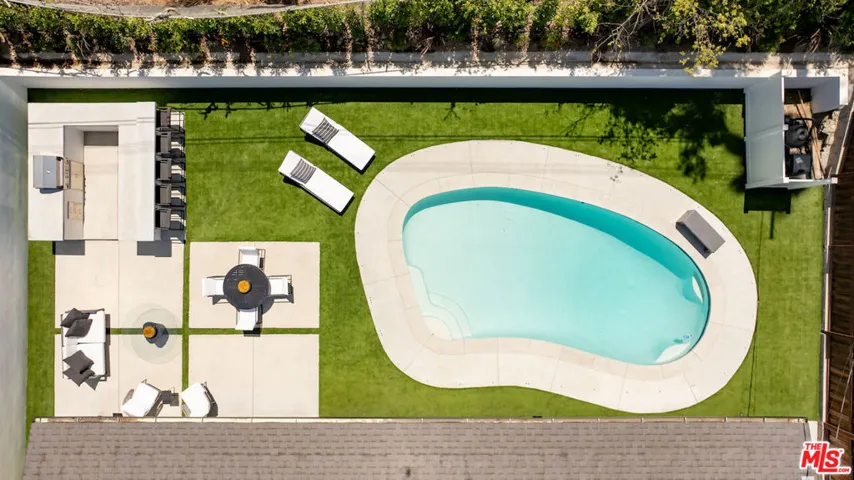 20748 Burbank Boulevard, Woodland Hills, California 91367