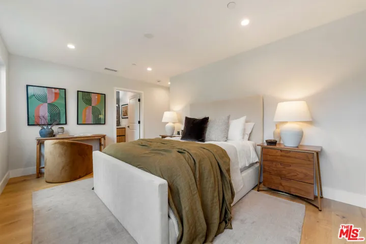 20748 Burbank Boulevard, Woodland Hills, California 91367