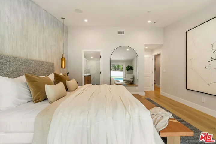 20748 Burbank Boulevard, Woodland Hills, California 91367
