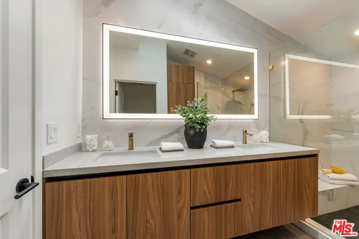 20748 Burbank Boulevard, Woodland Hills, California 91367