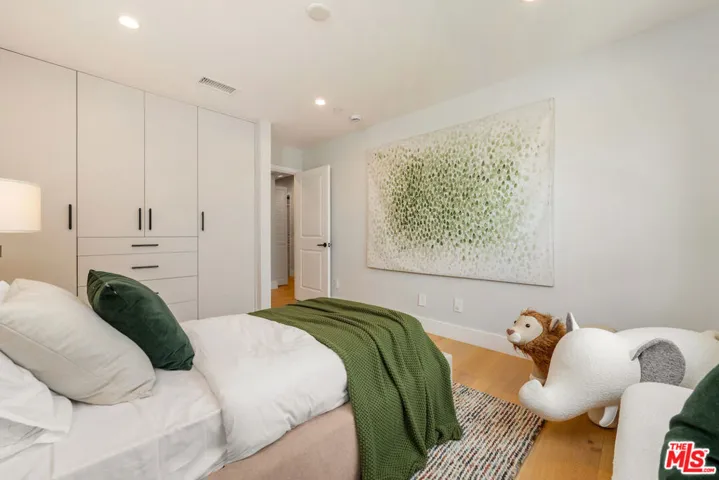 20748 Burbank Boulevard, Woodland Hills, California 91367