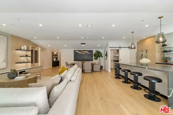 20748 Burbank Boulevard, Woodland Hills, California 91367