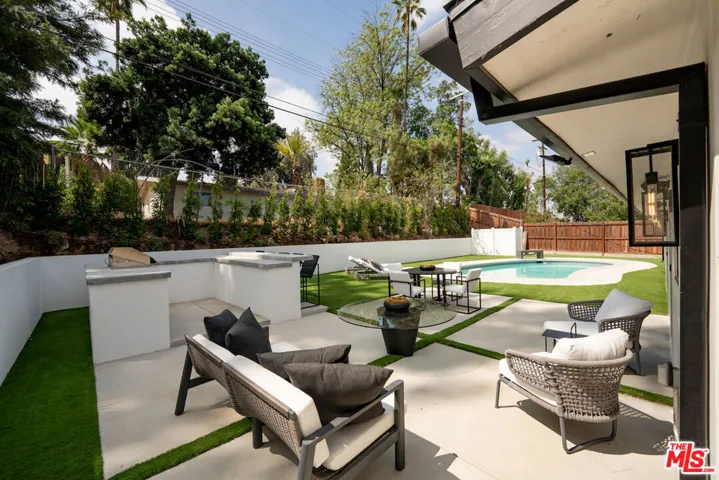 20748 Burbank Boulevard, Woodland Hills, California 91367