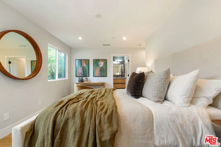 20748 Burbank Boulevard, Woodland Hills, California 91367
