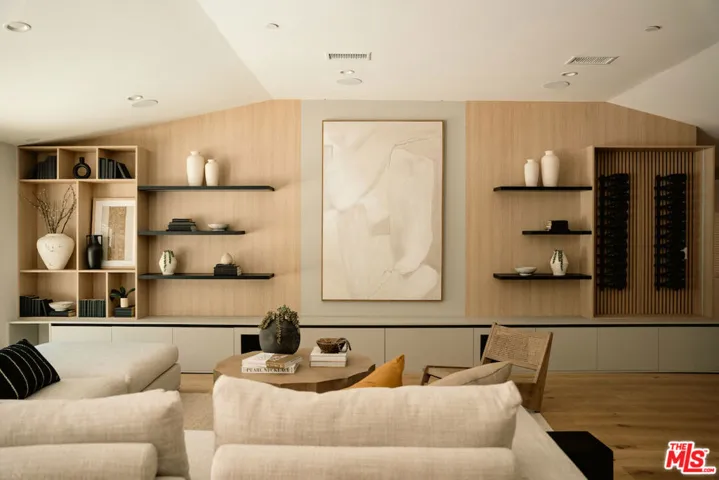 20748 Burbank Boulevard, Woodland Hills, California 91367