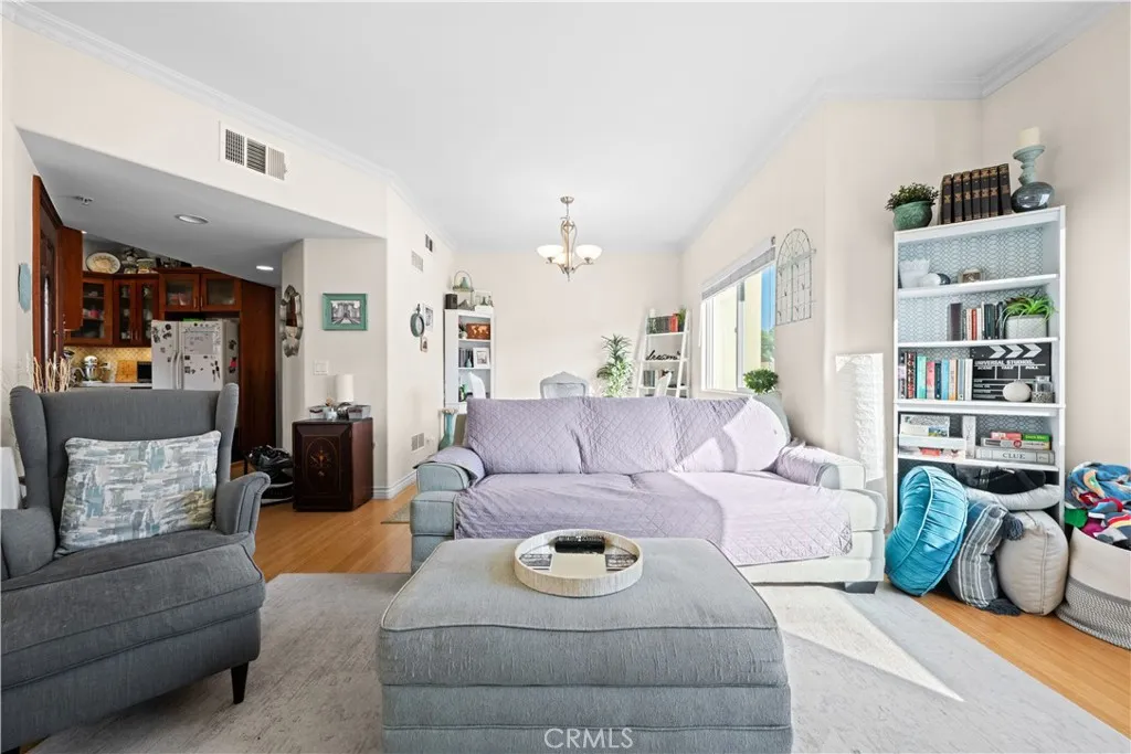 626 E Orange Grove Avenue 301, Burbank, California 91501 — photo 4
