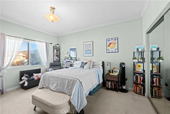 Primary bedroom tenant's furnishings-vacant now