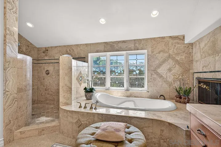 6253 Clubhouse Drive, Rancho Santa Fe, California 92067