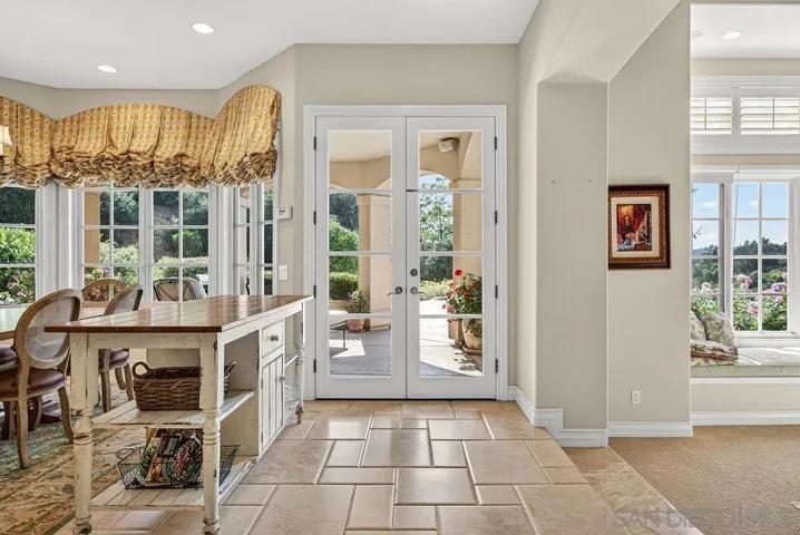 6253 Clubhouse Drive, Rancho Santa Fe, California 92067