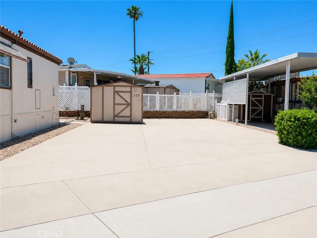 1295 S Cawston