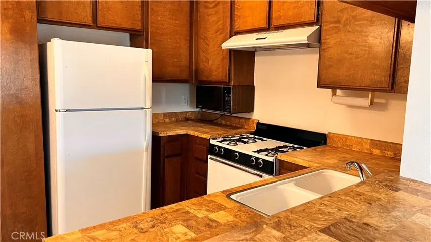 14560 Clark Street 204, Sherman Oaks, California 91411