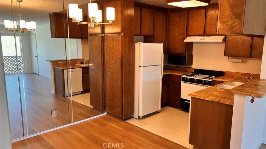 14560 Clark Street 204, Sherman Oaks, California 91411