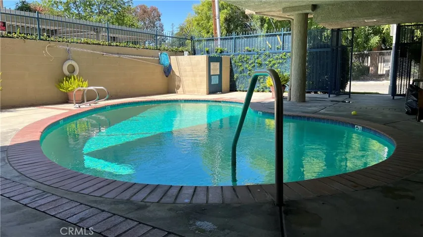 14560 Clark Street 204, Sherman Oaks, California 91411
