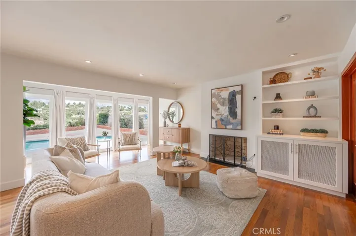 19281 Berclair, Tarzana, California 91356
