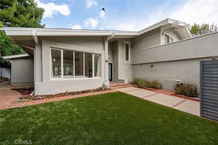 19281 Berclair, Tarzana, California 91356