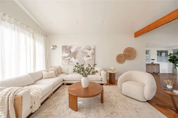 19281 Berclair, Tarzana, California 91356