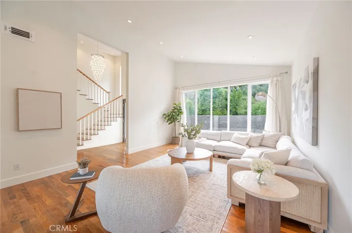 19281 Berclair, Tarzana, California 91356