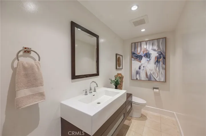 19281 Berclair, Tarzana, California 91356