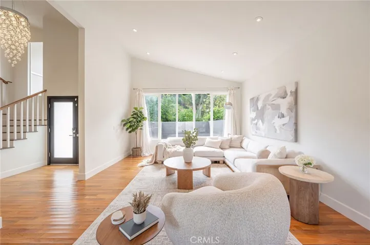 19281 Berclair, Tarzana, California 91356