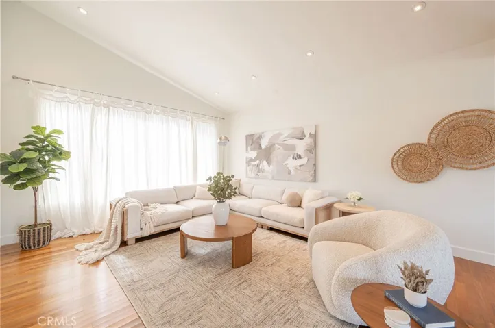 19281 Berclair, Tarzana, California 91356