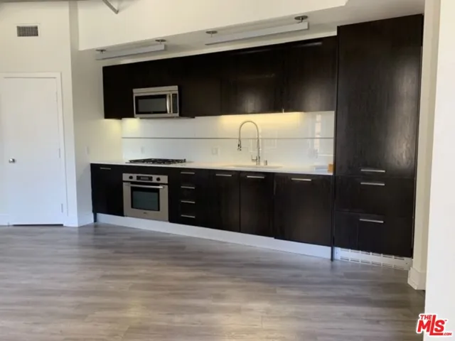 727 W 7th Street 614, Los Angeles, California 90017