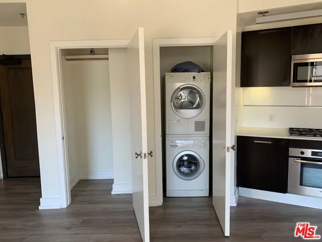 727 W 7th Street 614, Los Angeles, California 90017