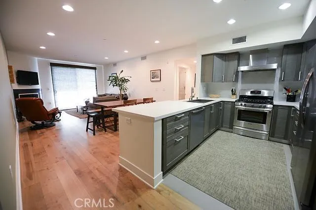 7133 Hawthorn Avenue 202, Hollywood, California 90046