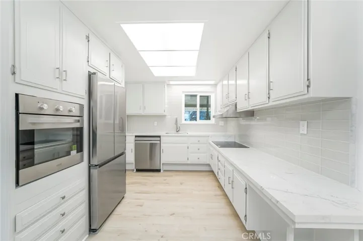All stainless updated appliances. Quartz countertops.