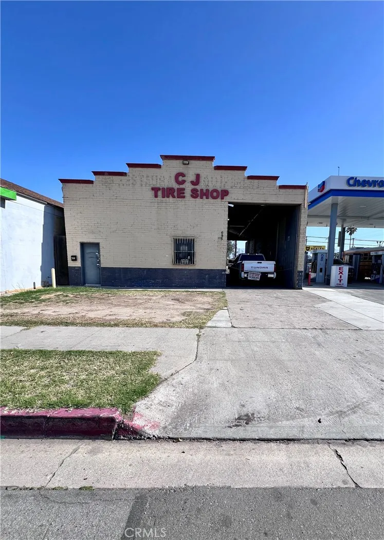 695 E Valley