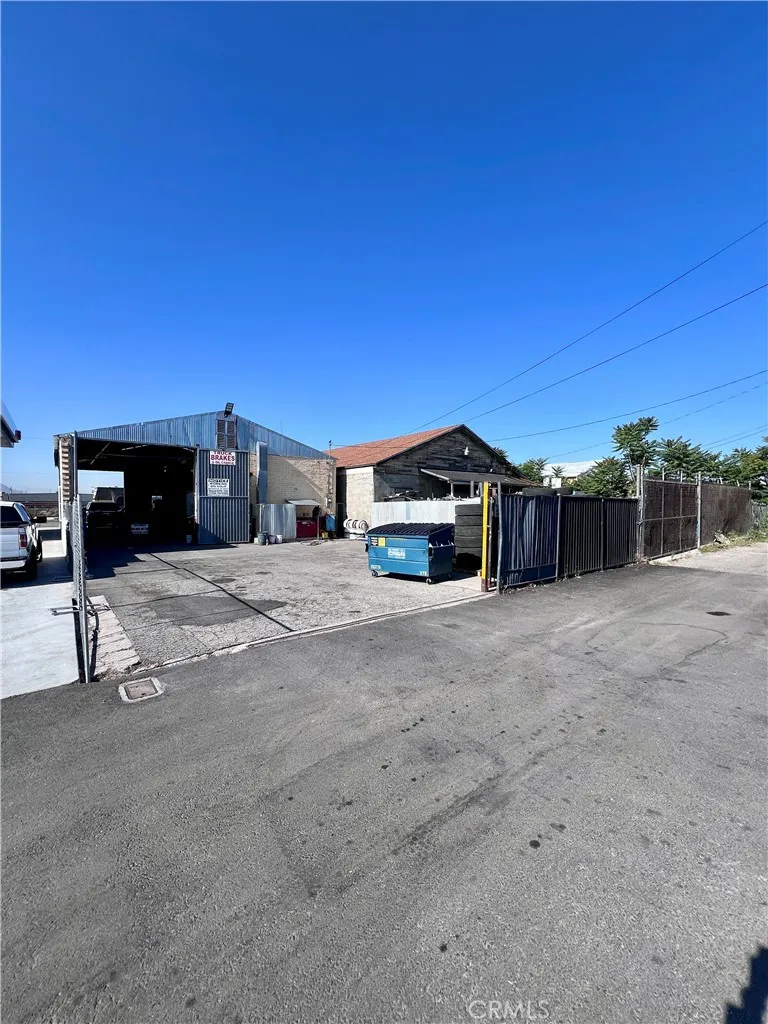 695 E Valley, Colton, California 92324 — photo 4