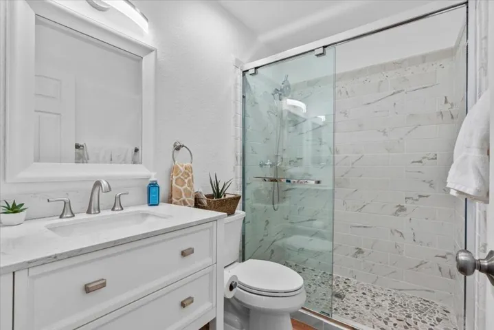 18-4374 Linda Lee Dr-19