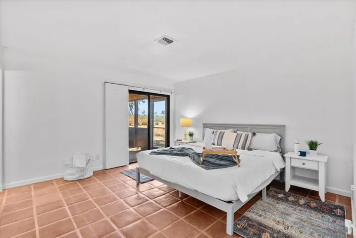 16-4374 Linda Lee Dr-17
