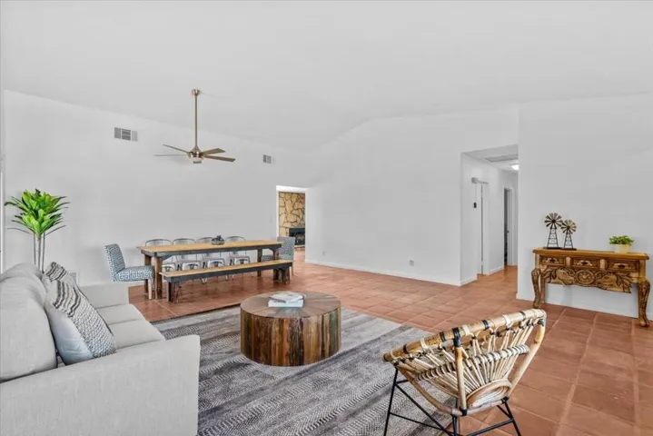 07-4374 Linda Lee Dr-12