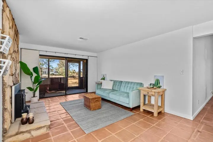 10-4374 Linda Lee Dr-24