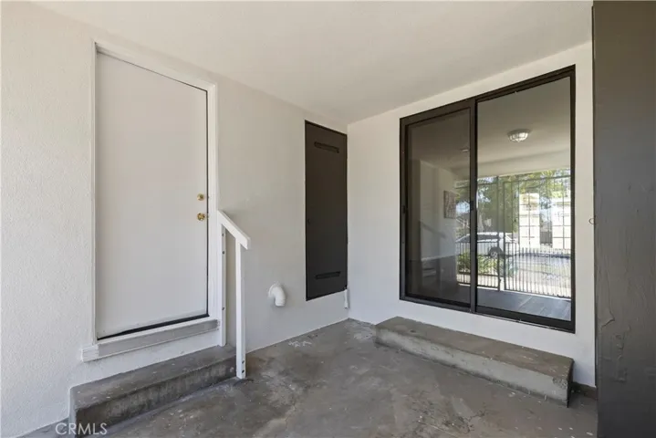 Enclosed Porch between garage and house