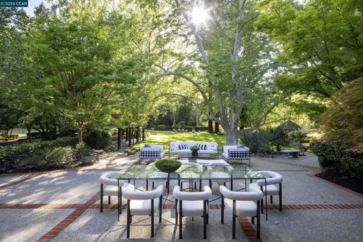 Outdoor Dining Area