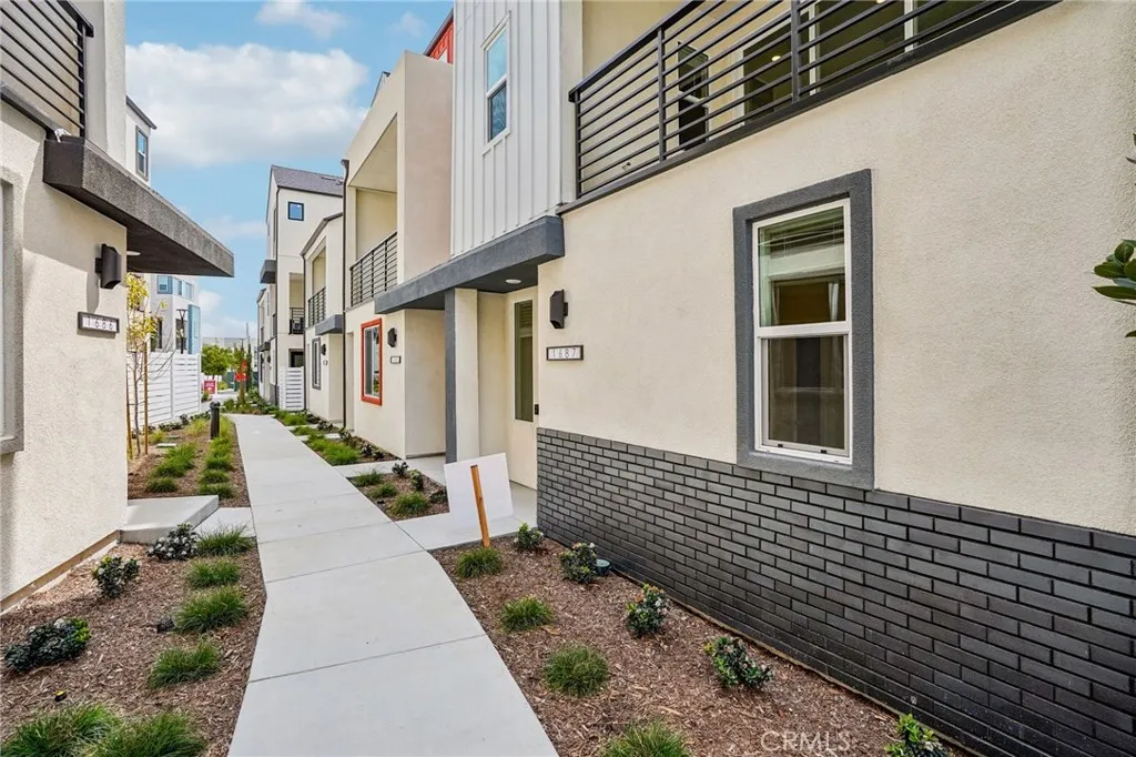 Exterior path towards home