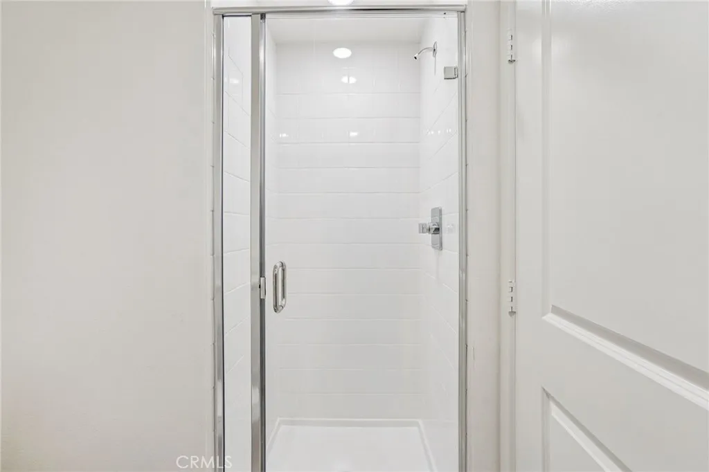 Shower for junior primary suite