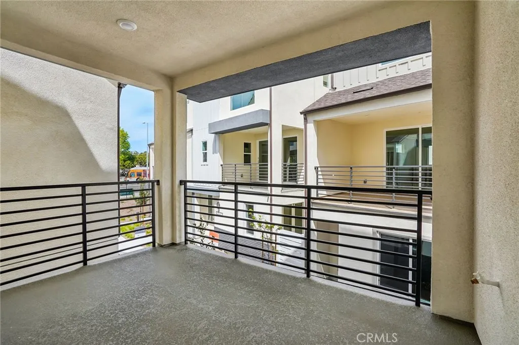 Spacious second story deck