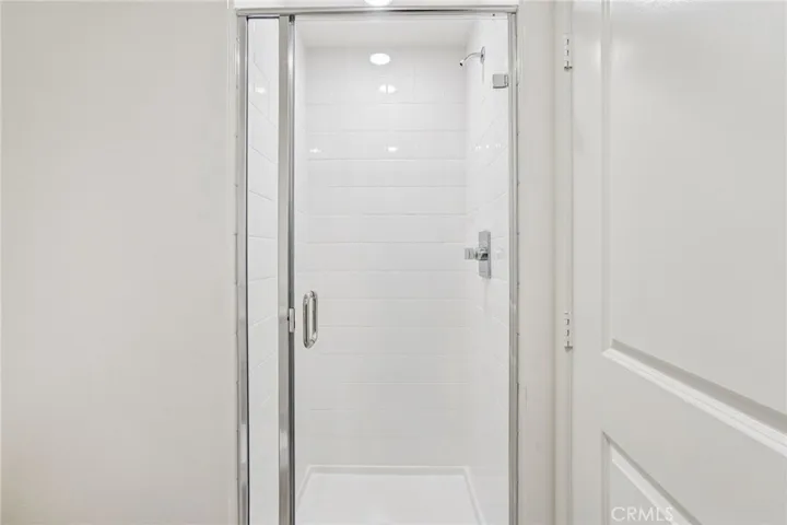 Shower for junior primary suite