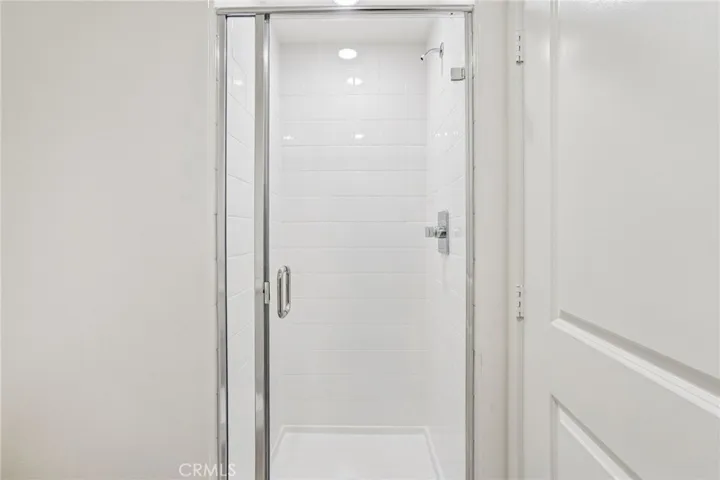 Shower for junior primary suite