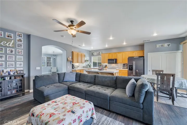 293 Captains Court, San Jacinto, California 92583