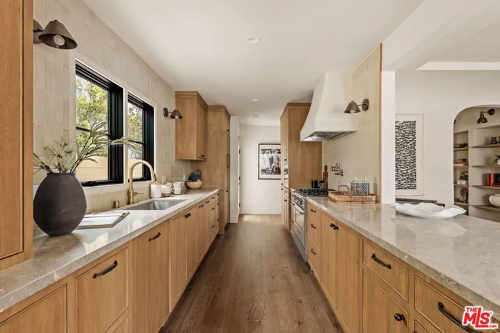 6500 W 5th Street, Los Angeles, California 90048