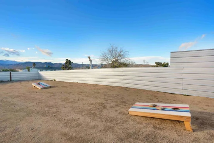 7137 Hanford Avenue, Yucca Valley, California 92284