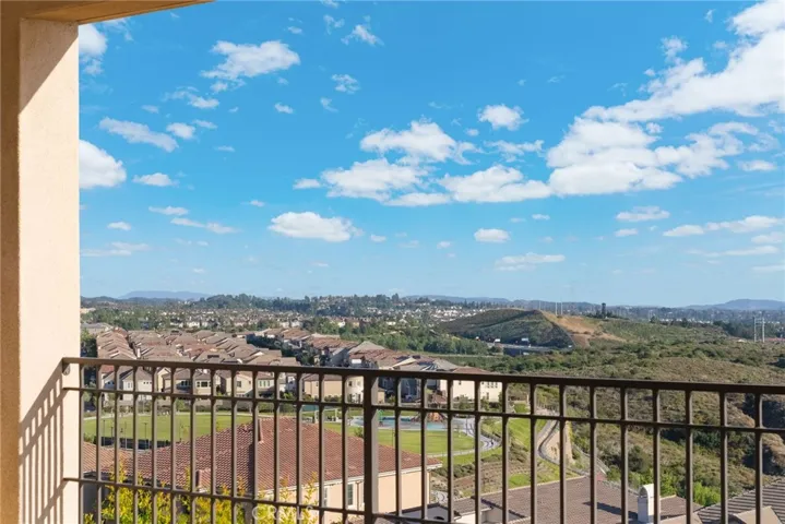 1132 Summit Oak, Lake Forest, California 92679