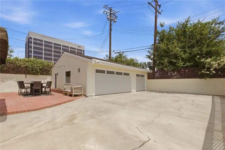 Detached 3 car garage