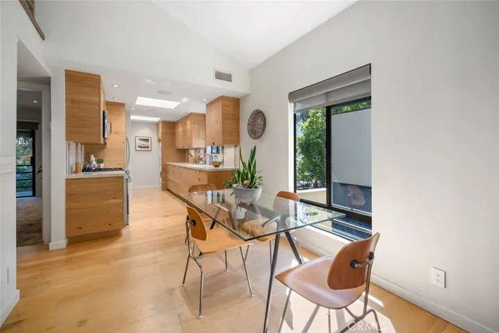 1257 Iris 4, San Luis Obispo, California 93401