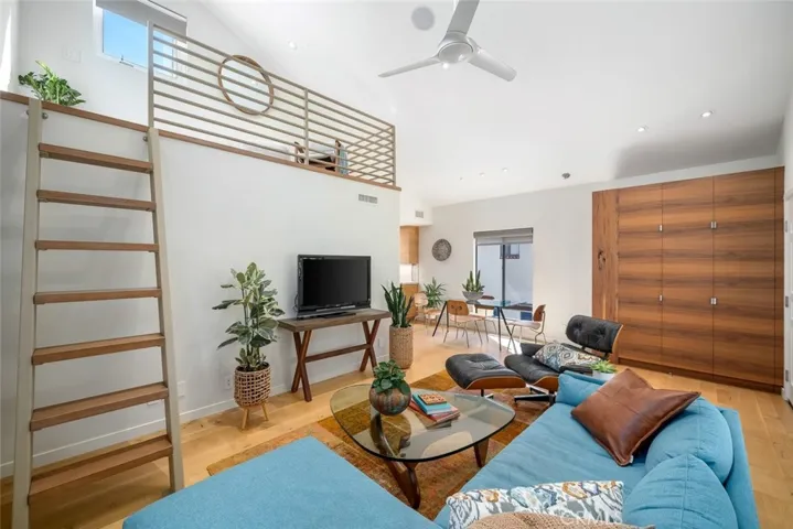 1257 Iris 4, San Luis Obispo, California 93401