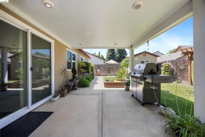 Covered patio with recessed lighting and concrete flooring